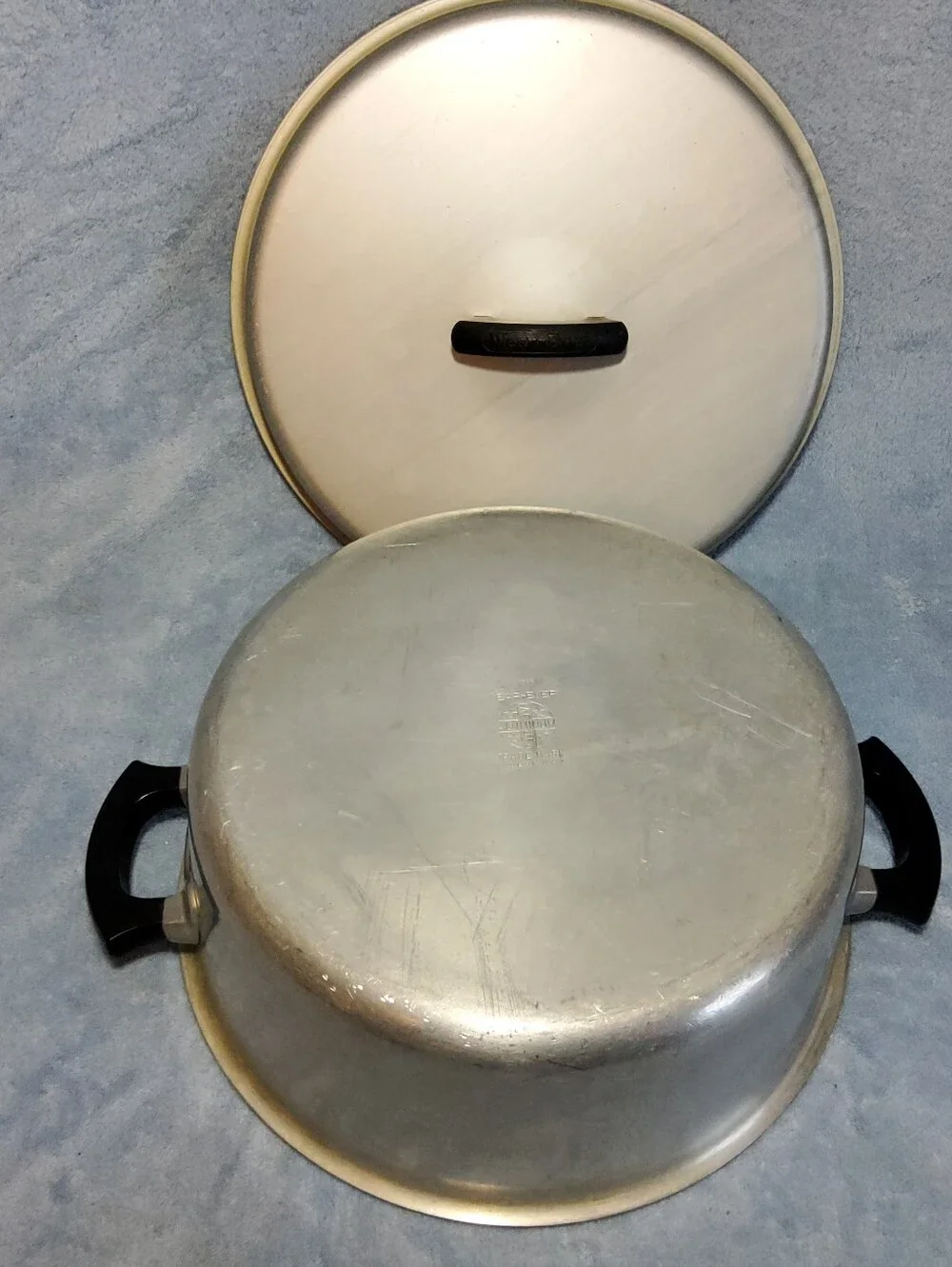 Vintage Wear-Ever 1298 Aluminum Dutch Oven with Lid 4 Quart TACUCo 4 Star Logo